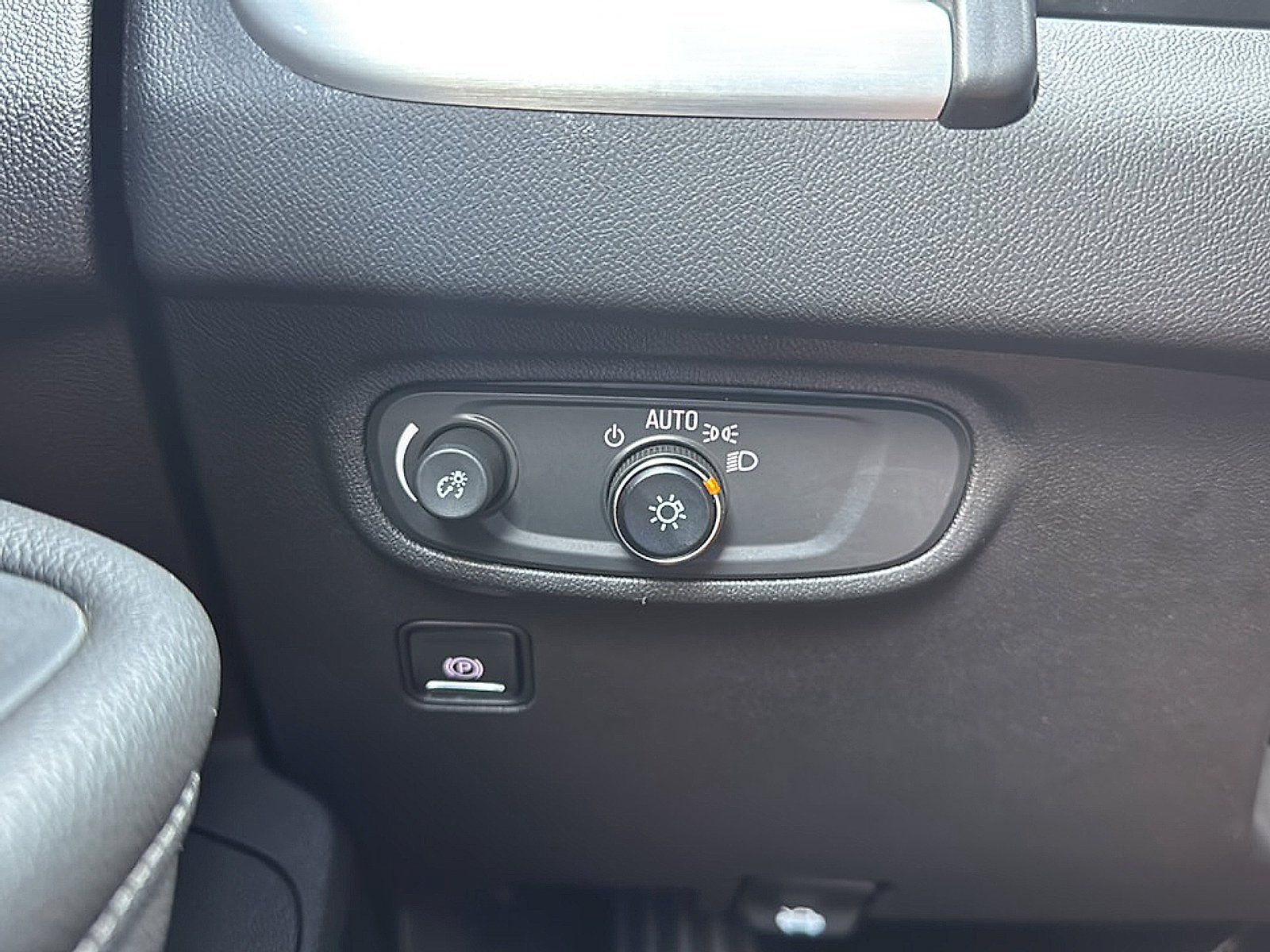 Used 2024 GMC Terrain SLE FWD image 26
