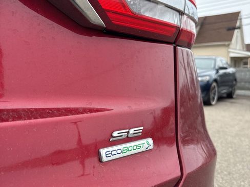 Used 2019 Ford Fusion SE image 3