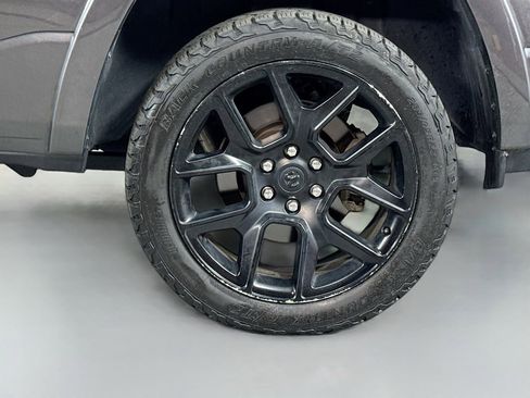 Used 2022 RAM 1500 Laramie AWD/4WD image 9