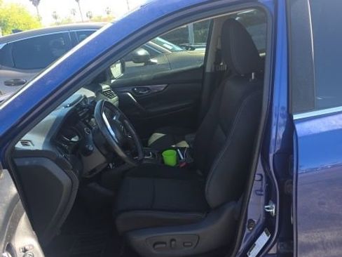 Used 2018 Nissan Rogue SV w/ Premium Package image 3