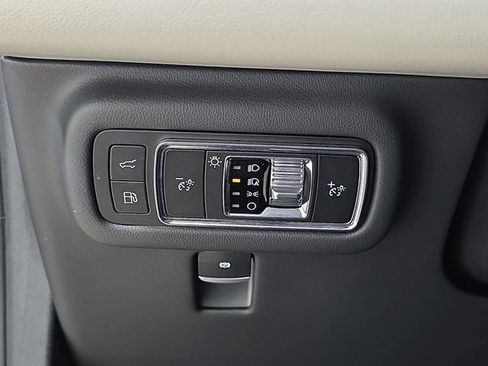 Used 2025 Lincoln Nautilus Reserve AWD/4WD image 23