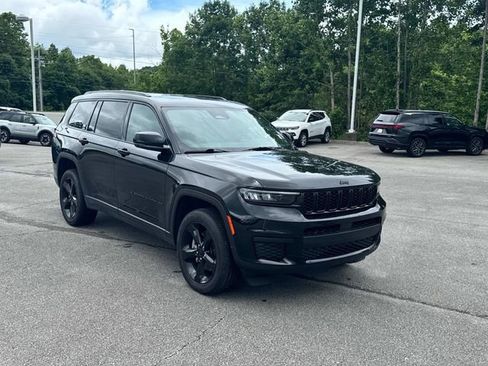 Used 2025 Jeep Grand Cherokee L Altitude AWD/4WD image 2