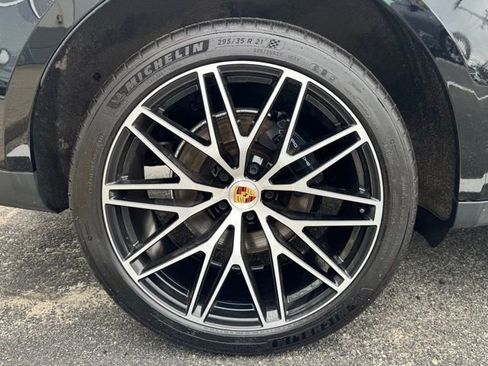 Used 2023 Porsche Macan AWD/4WD image 43