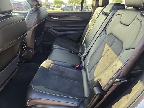 Used 2025 Jeep Grand Cherokee L Altitude RWD image 28