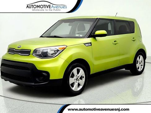 Used 2017 Kia Soul FWD image 1