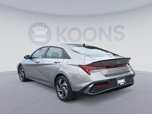 Used 2025 Hyundai Elantra SEL w/ Cargo Package FWD image 4