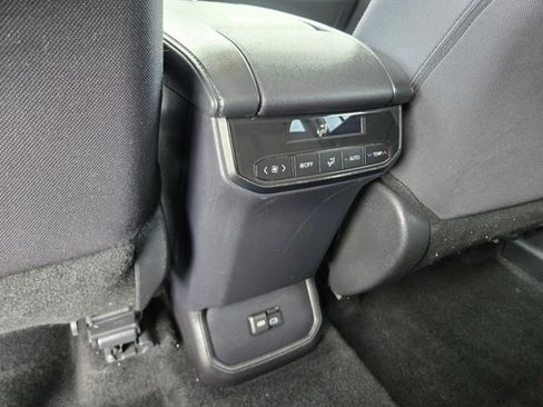 Used 2025 Toyota Highlander LE FWD image 29
