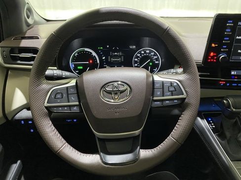 Certified 2024 Toyota Sienna Platinum image 20