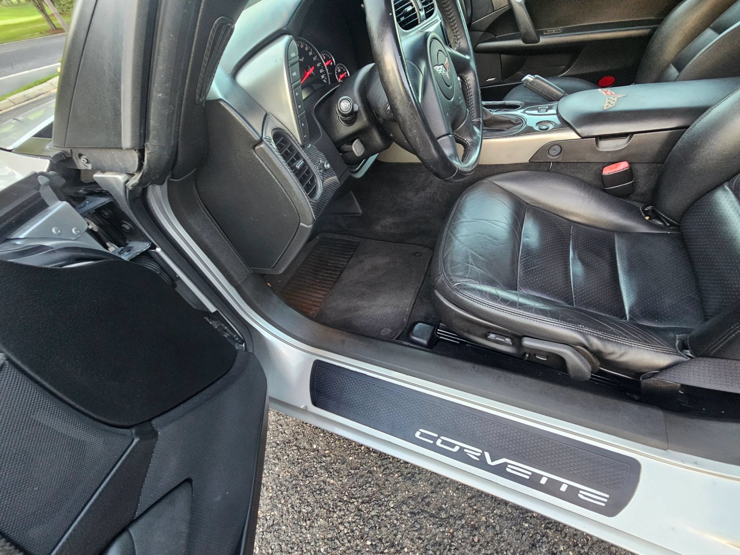 Used 2005 Chevrolet Corvette Coupe w/ Preferred Equipment Group RWD image 23