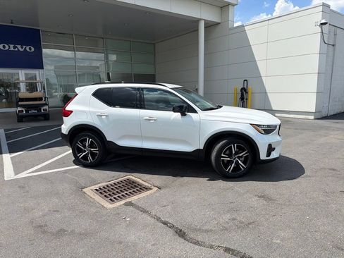 Certified 2024 Volvo XC40 B5 Core AWD/4WD image 2