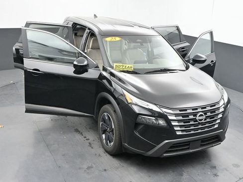 Used 2025 Nissan Rogue SV FWD image 40