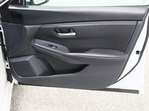 Used 2024 Nissan Sentra SV FWD image 33