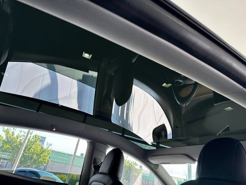 Used 2020 Tesla Model Y Long Range AWD/4WD image 45