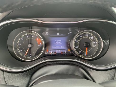 Used 2021 Jeep Cherokee Trailhawk AWD/4WD image 28