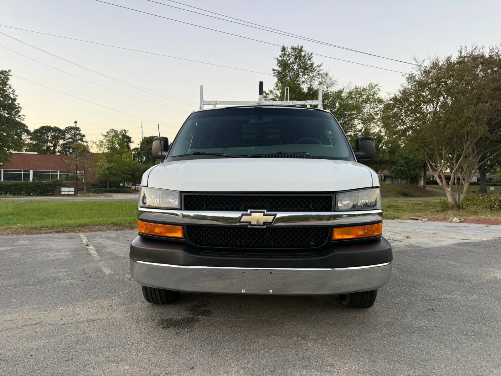 Used 2018 Chevrolet Express 2500 w/ Driver Convenience Package RWD image 3
