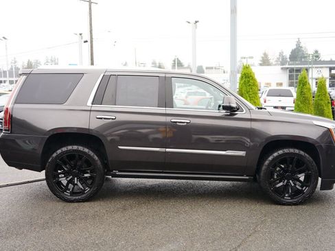 Used 2017 Cadillac Escalade Premium Luxury image 6