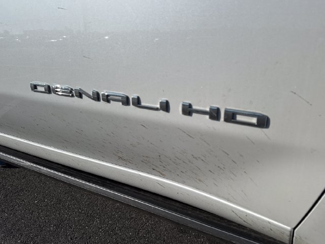Used 2022 GMC Sierra 2500 Denali w/ Denali Ultimate Package AWD/4WD image 14
