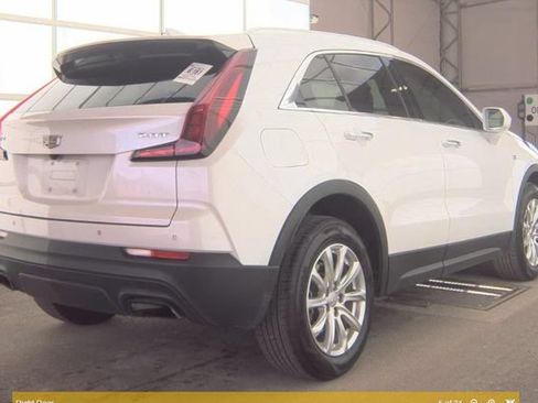 Used 2019 Cadillac XT4 Luxury w/ Cold Weather Package FWD image 3