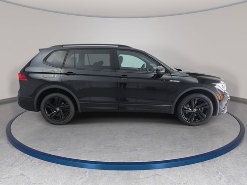 Used 2023 Volkswagen Tiguan SE R-Line FWD image 4