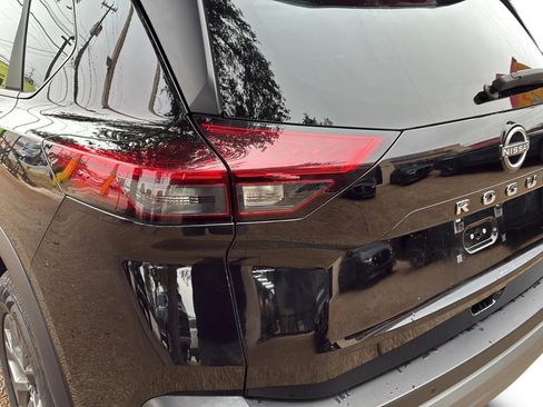 Used 2023 Nissan Rogue S FWD image 35