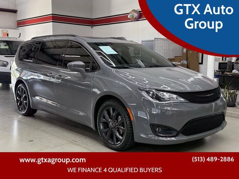 Used 2020 Chrysler Pacifica Touring-L Plus w/ S Appearance Package FWD image 1