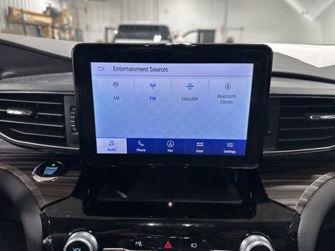 Used 2021 Ford Explorer Limited w/ Equipment Group 301A AWD/4WD image 16