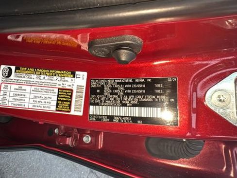 Used 2024 Toyota Highlander LE image 43