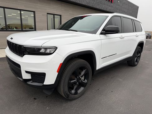 Used 2023 Jeep Grand Cherokee L Laredo image 1
