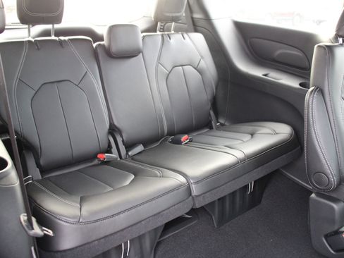 New 2026 Chrysler Pacifica Select image 26