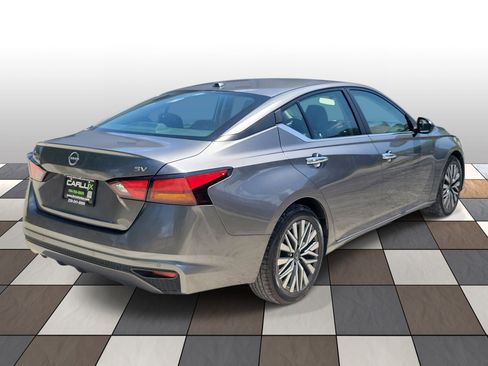 Used 2024 Nissan Altima 2.5 SV FWD image 4