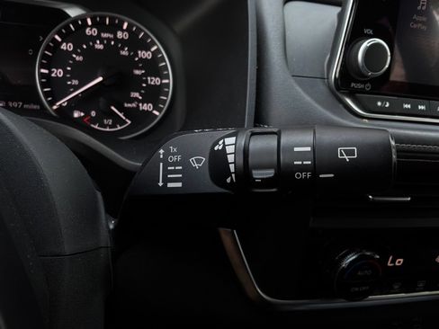 Used 2025 Nissan Rogue SV FWD image 36