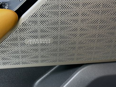 Used 2021 Land Rover Range Rover Velar R-Dynamic HSE image 21