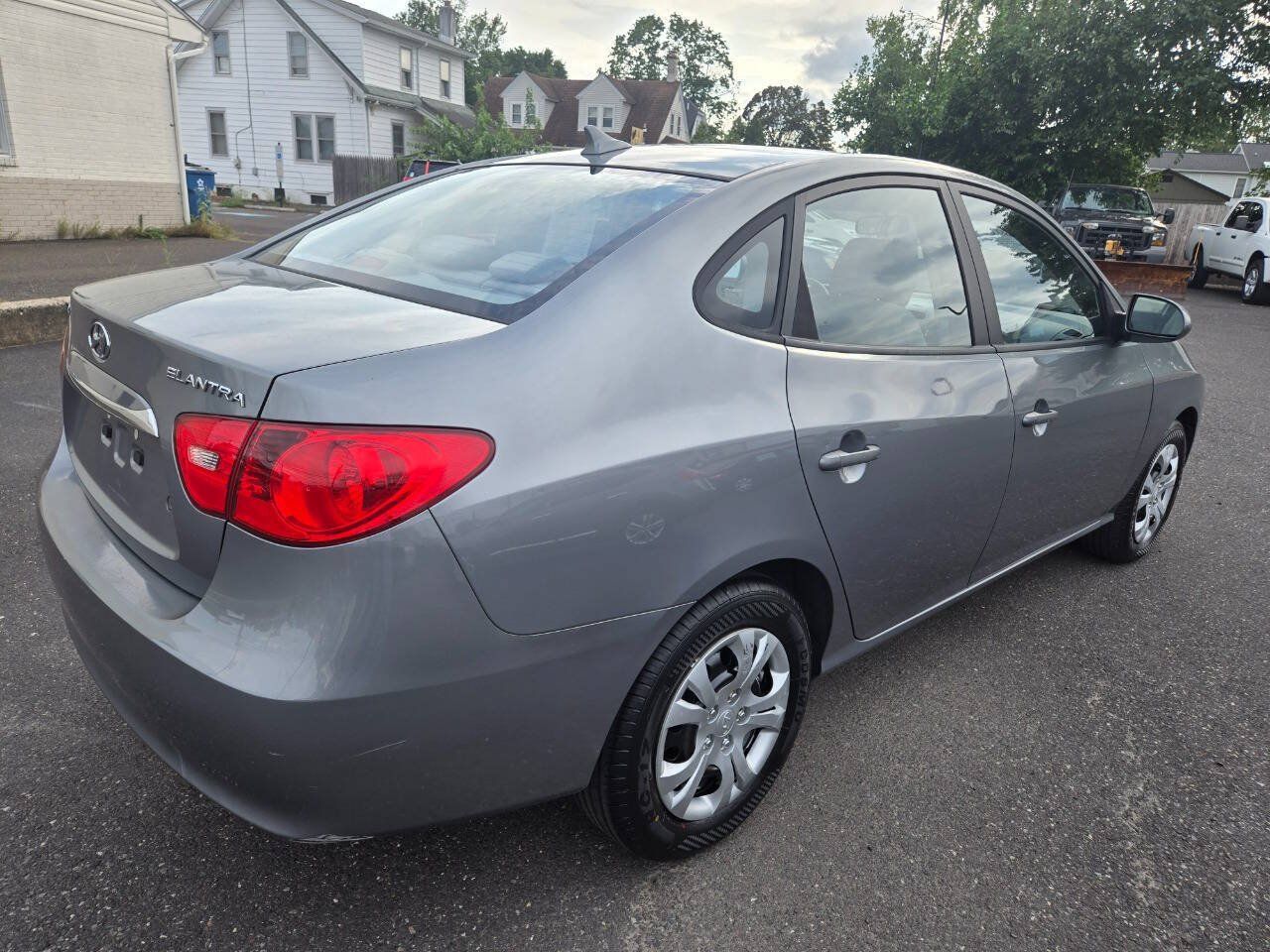 Used 2010 Hyundai Elantra GLS FWD image 6