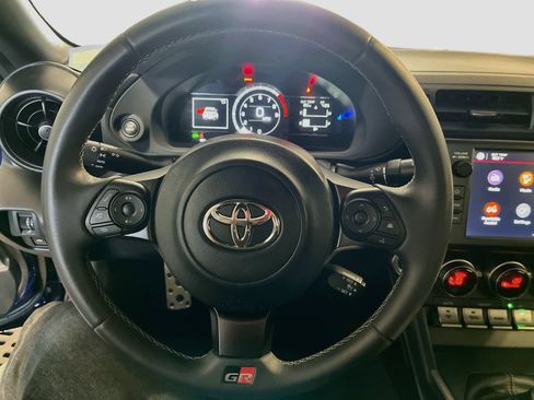 Used 2025 Toyota GR86 Premium w/ ALL Weather Mat Package (TMS) RWD image 11