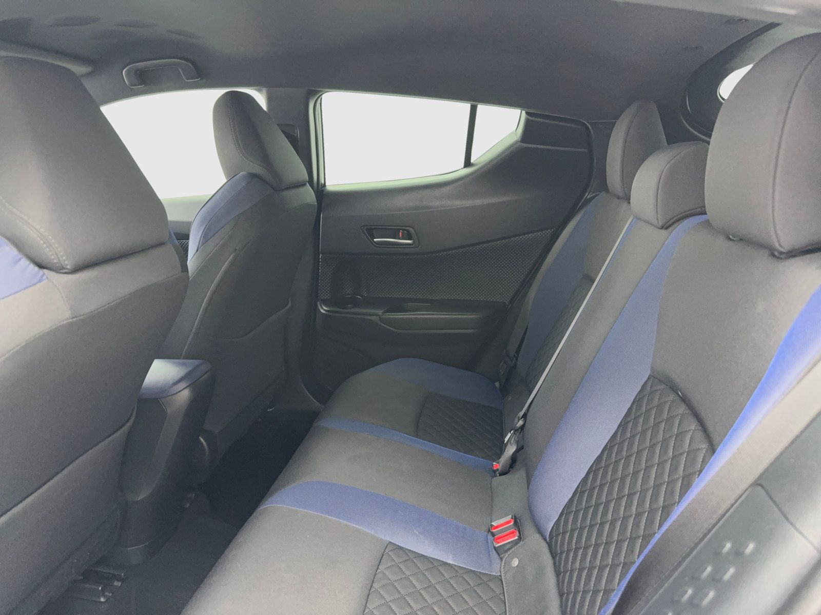 Used 2020 Toyota C-HR XLE FWD image 37
