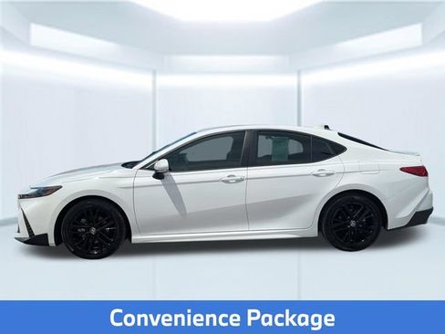 Used 2025 Toyota Camry SE w/ Convenience Package FWD image 2