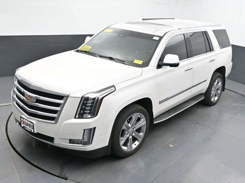 Used 2017 Cadillac Escalade Luxury AWD/4WD image 16