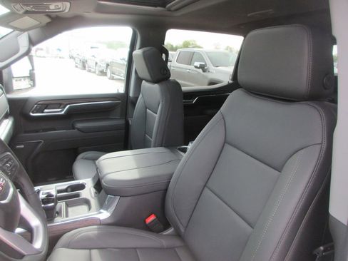 New 2026 GMC Sierra 1500 SLT image 12