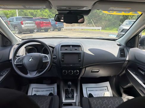 Used 2025 Mitsubishi Outlander Sport ES AWD/4WD image 17