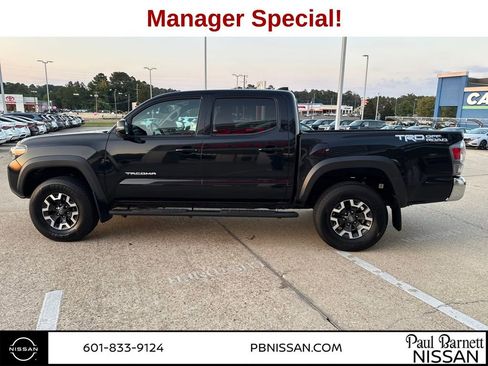 Used 2022 Toyota Tacoma TRD Off-Road image 9