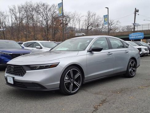 Used 2024 Honda Accord Sport image 3