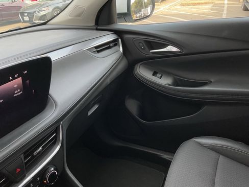 Used 2025 Buick Encore GX Preferred image 34