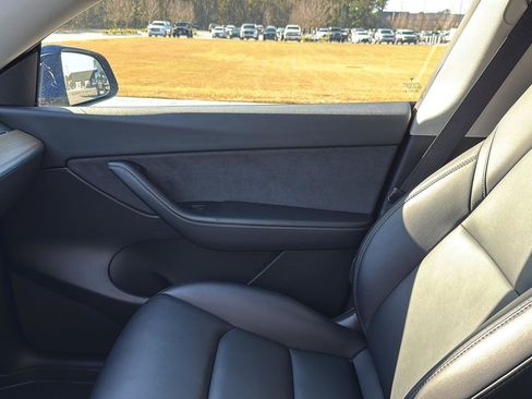 Used 2022 Tesla Model Y Performance image 19