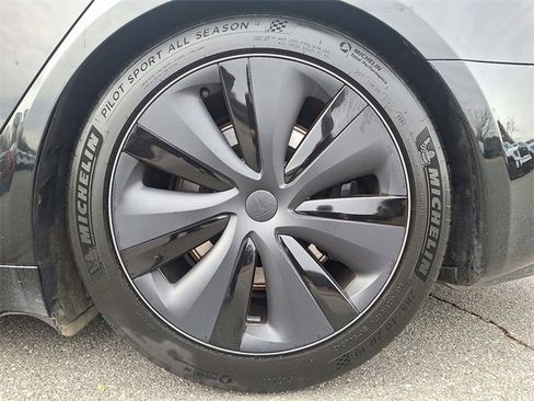 Used 2022 Tesla Model S Plaid image 8