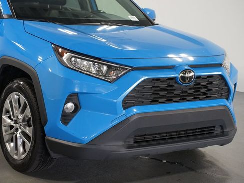 Used 2021 Toyota RAV4 XLE Premium FWD image 4