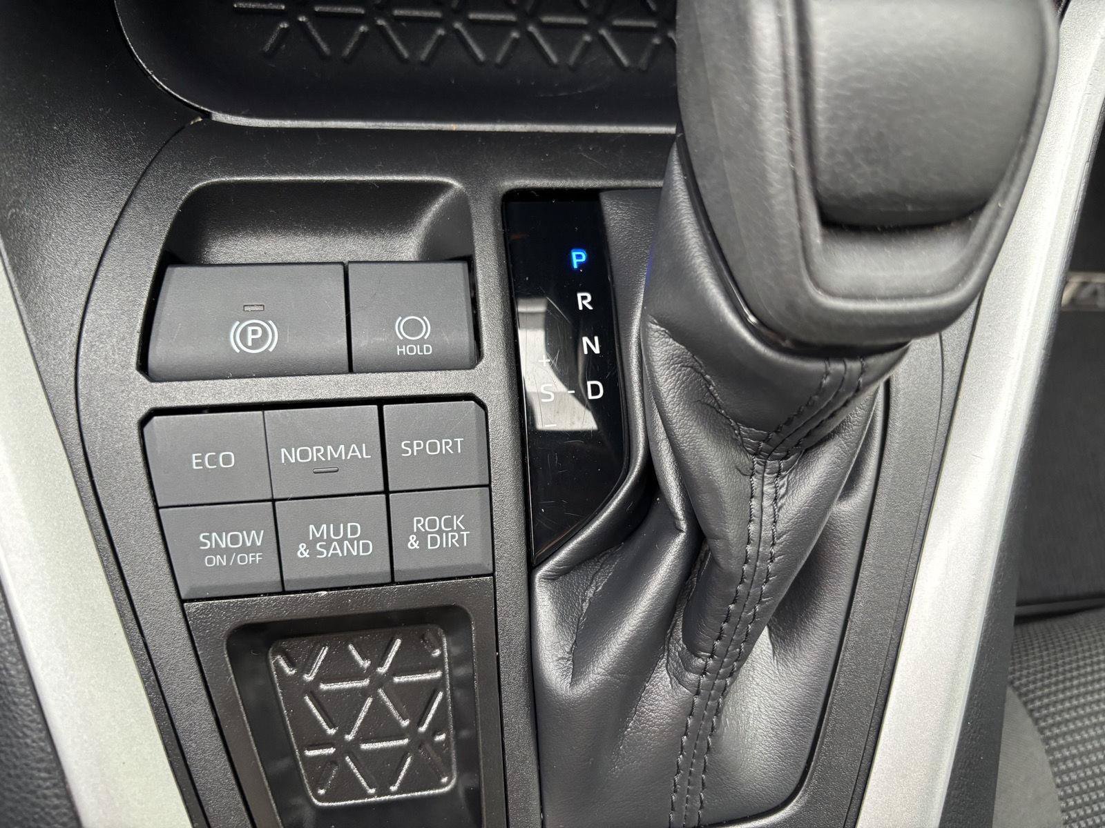 Used 2025 Toyota RAV4 LE AWD/4WD image 27
