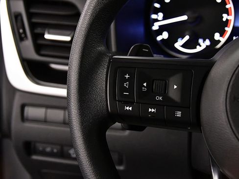 Used 2024 Nissan Rogue SV AWD/4WD image 18