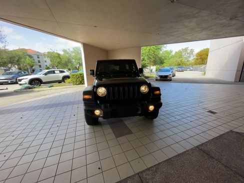 Used 2025 Jeep Wrangler Sport S image 15