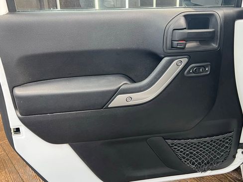 Used 2015 Jeep Wrangler Unlimited Sahara w/ Connectivity Group image 9