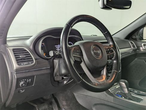 Certified 2018 Jeep Grand Cherokee Limited image 11